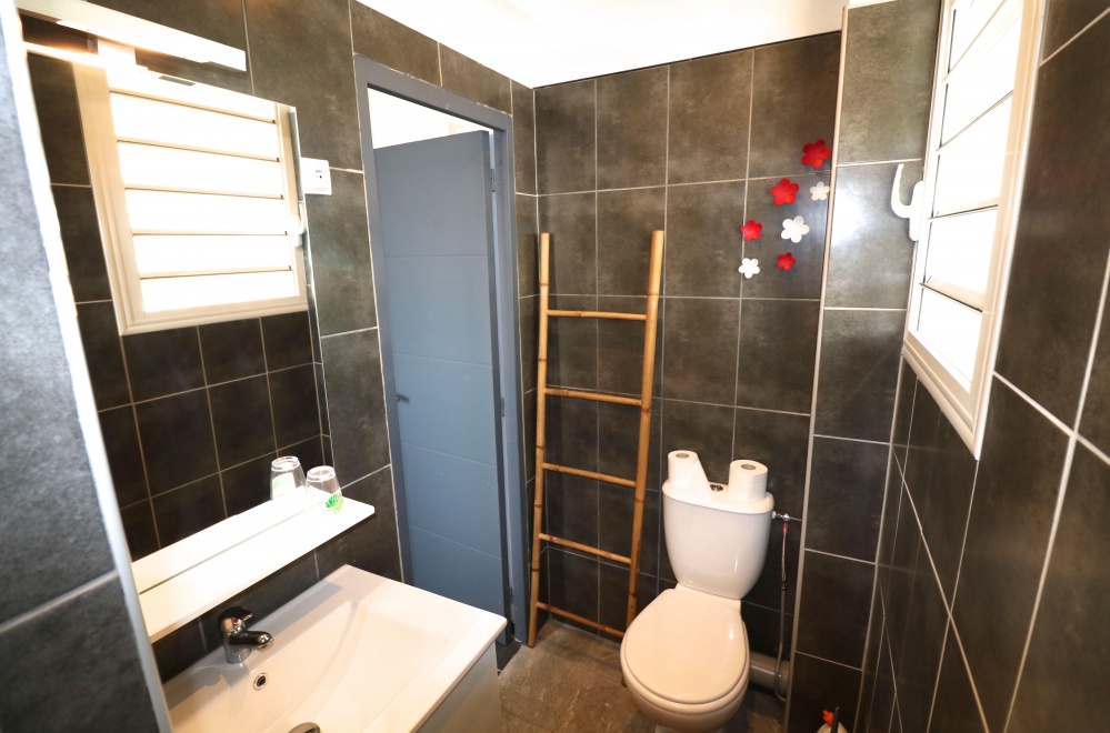 Salle de bains &eacute;quip&eacute;e - R&eacute;sidence Coco       